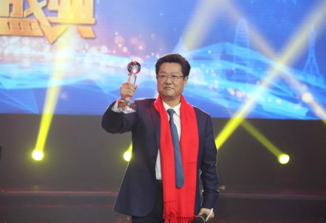 华体会官方网页版董事长李旭禄荣获“第九届（2018）河南经济年度人物”